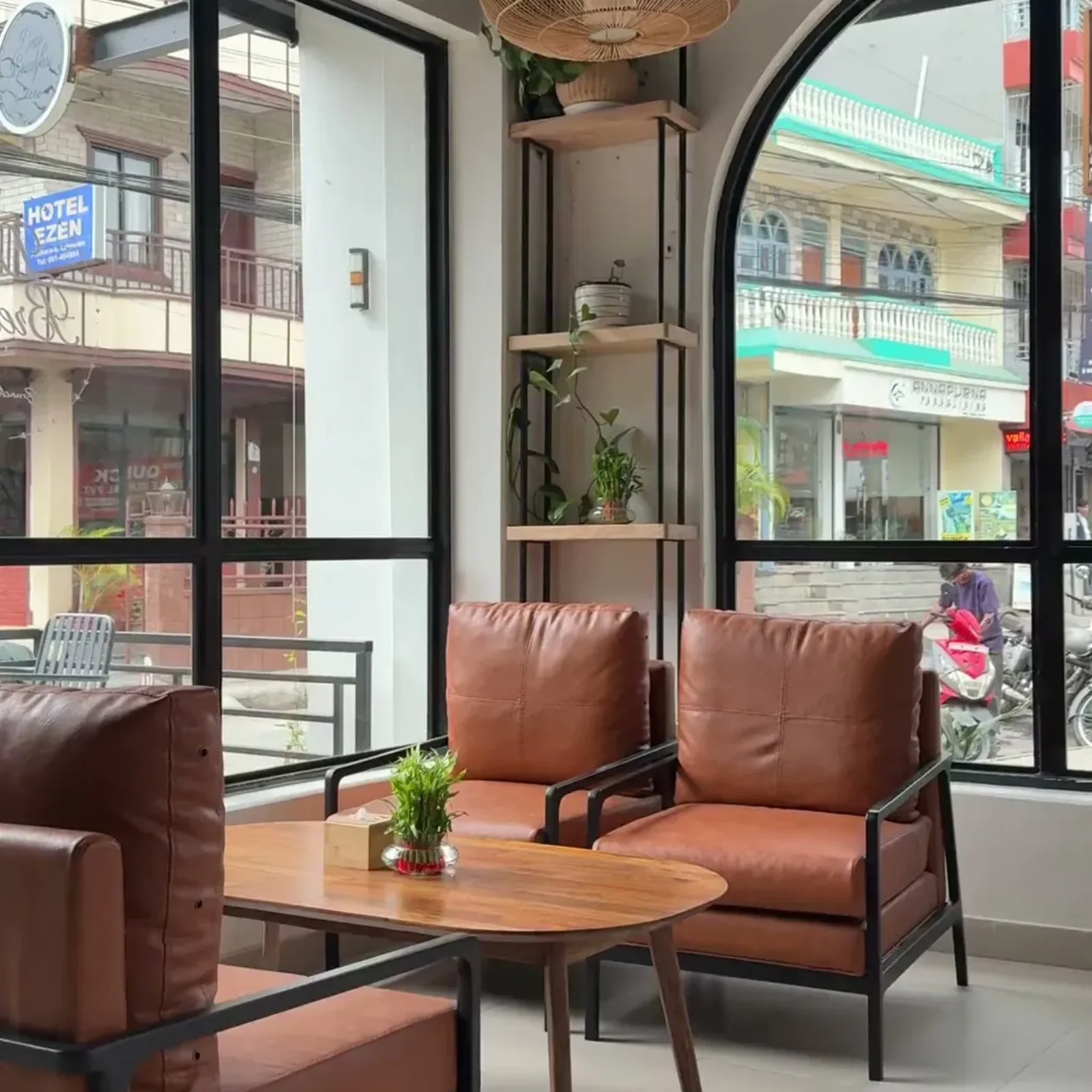 The welcoming interior at Dear Breakfast in Lakeside
